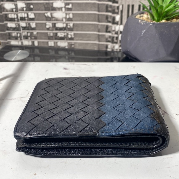 Authentic BOTTEGA VENETA Wallet - Picture 11 of 13